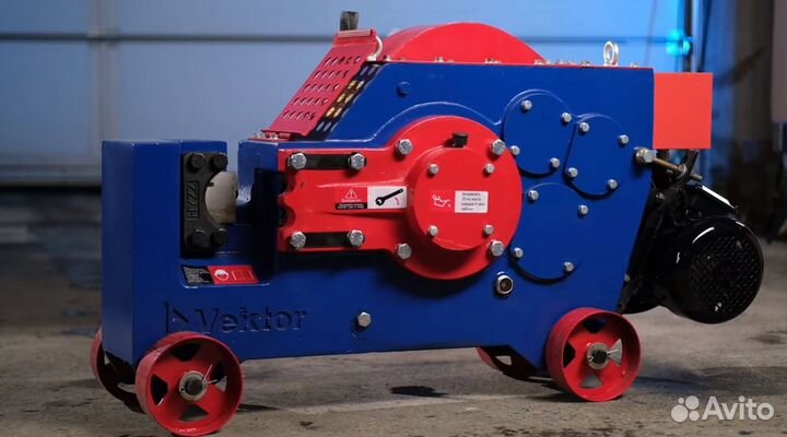 Рубщик арматуры для монтажа конструкций