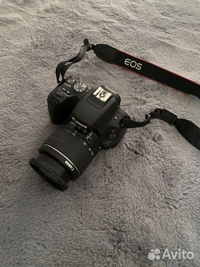 Зеркальная камера canon EOS 200D