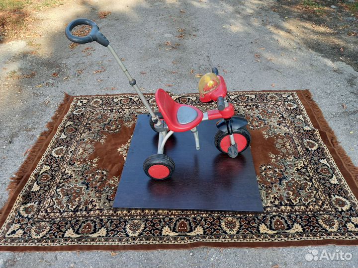 Трёх колёсный велосипед с ручкой управления