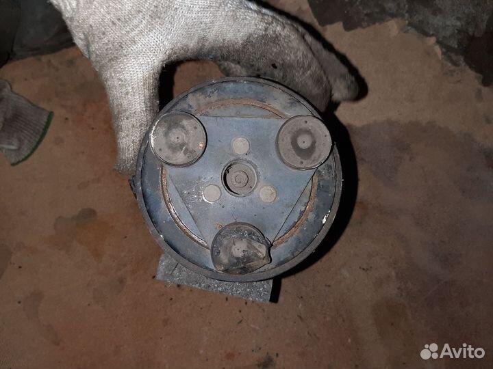 Компрессор кондиционера Nissan 92600 CJ70B