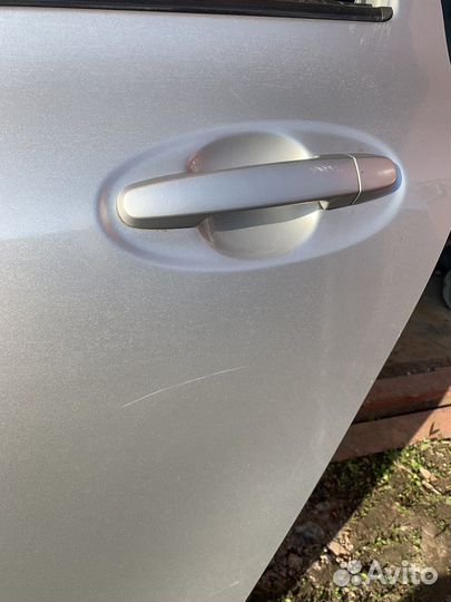 Продам заднюю левую дверь Toyota vitz ksp90