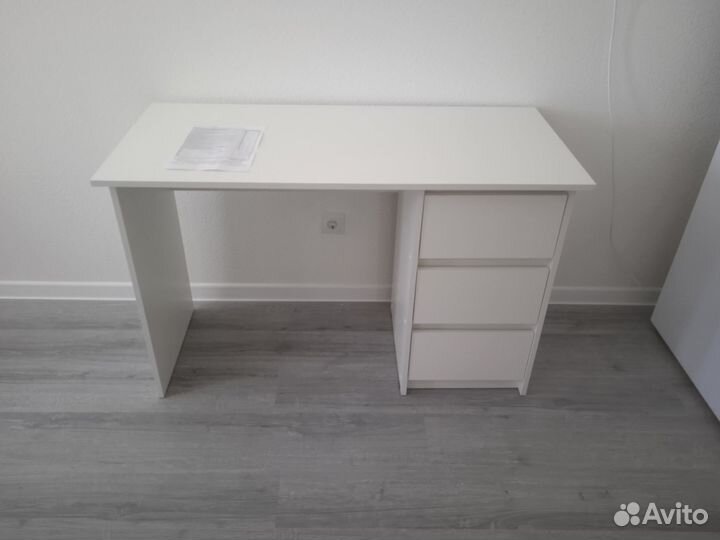 Стол письменный