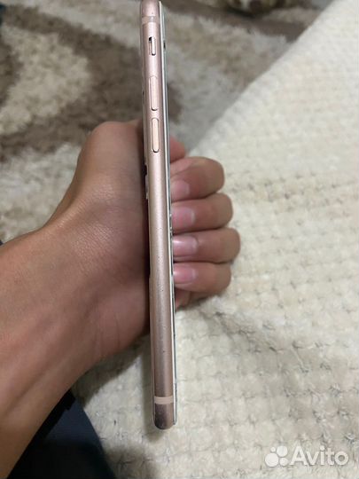 Телефон iPhone 8