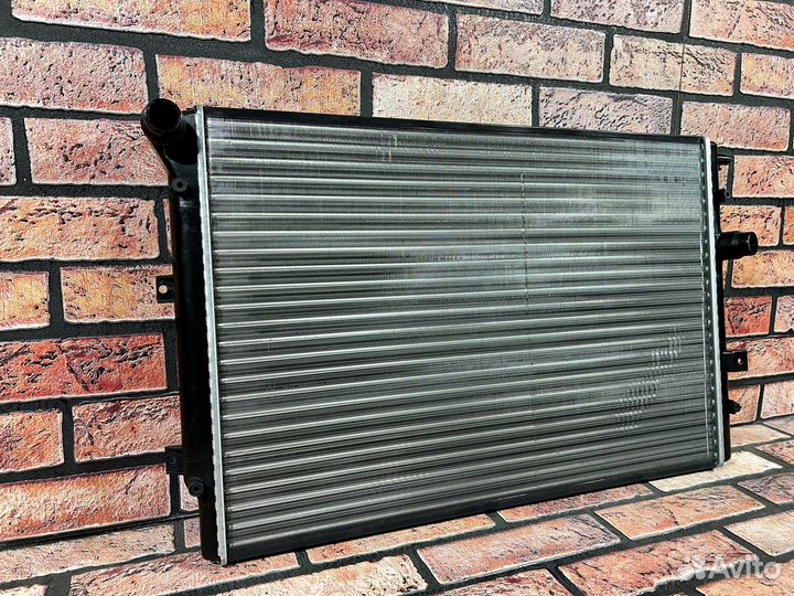 Радиатор охлаждения volkswagen Tiguan 1.4-2.0