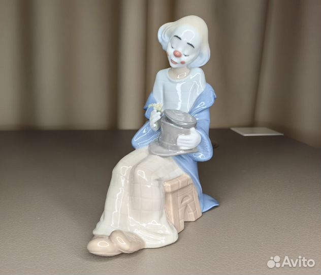 Статуэтка NAO by lladro Клоун с цветком нао