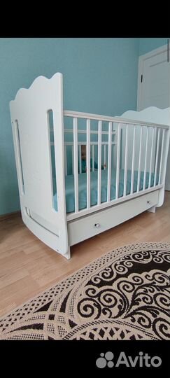 Детская кровать с маятником и ящиком