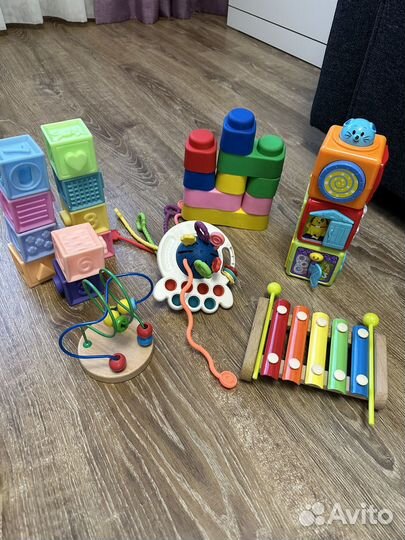 Развивающие игрушки для малышей пакетом
