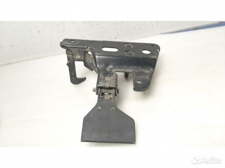 Крюк капота audi A4 B7