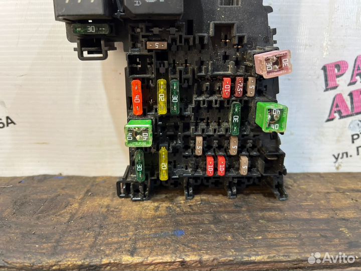 Блок предохранителей салона Skoda Octavia A7