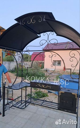 Мангал с крышей