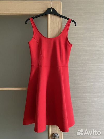 Платье красное