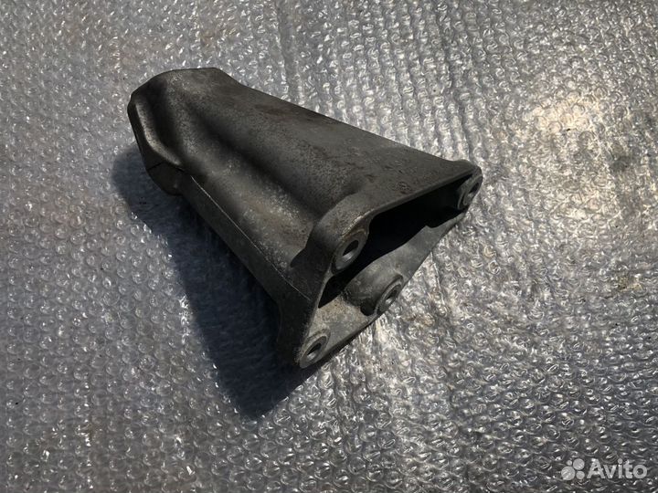 Кронштейн двигателя левый BMW 7 F01 F02 08-12