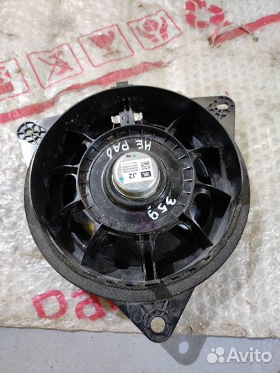 Динамик в дверь задний правый Toyota Camry V70