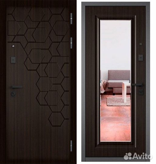 Входная дверь в квартиру с зеркалом