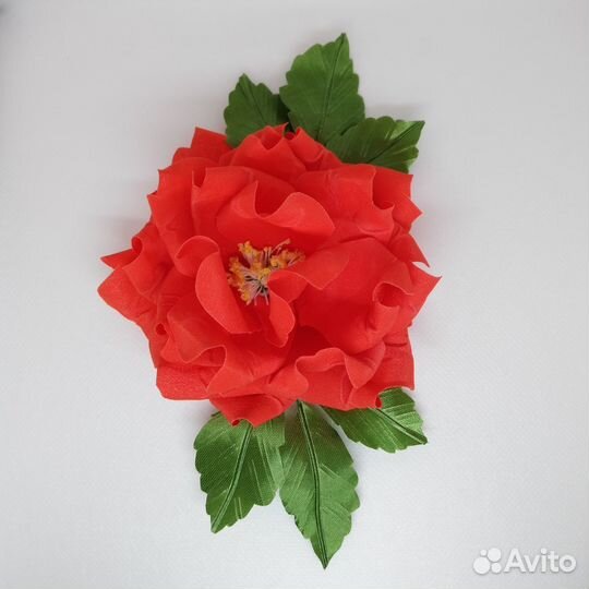 Брошь цветок из ткани роза красная