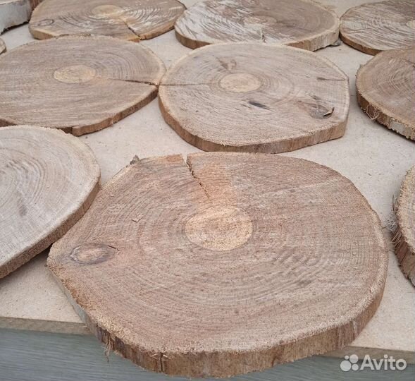 Слэб дерева и спилы