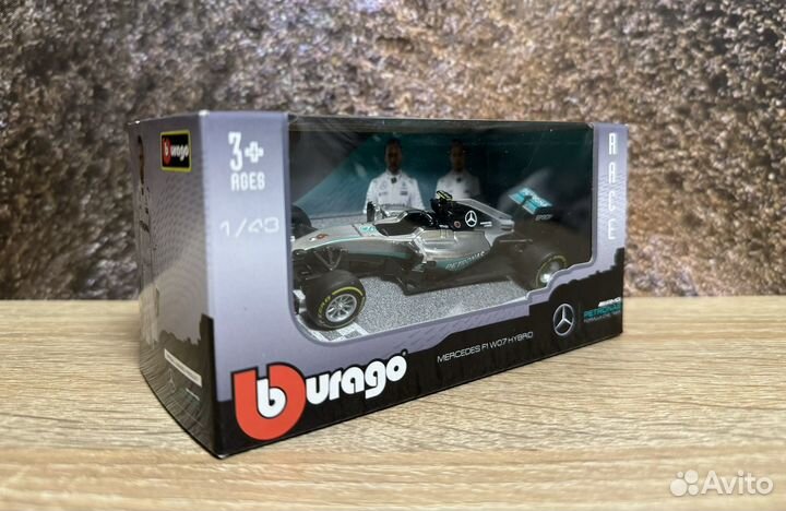 Новая машина BBurago Mercedes 2016 AMG Petronas