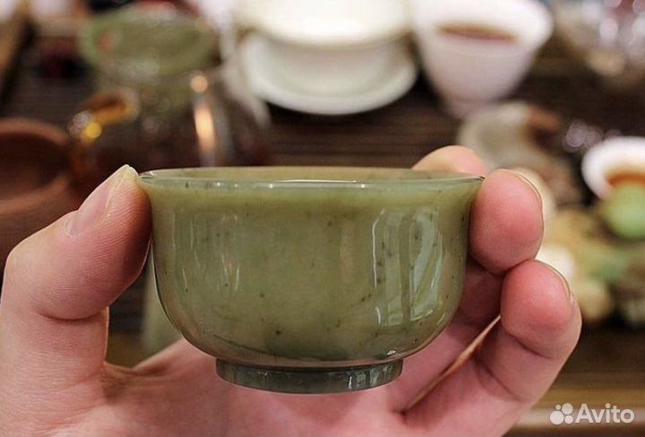 Пиала из салатового нефрита