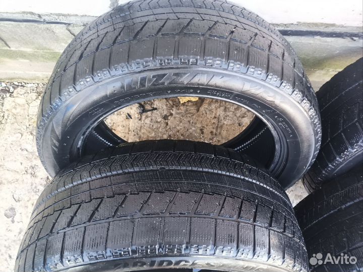 Bridgestone Blizzak VRX 225/50 R17 94S