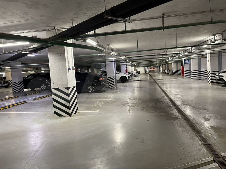 Машиноместо, 14 м²