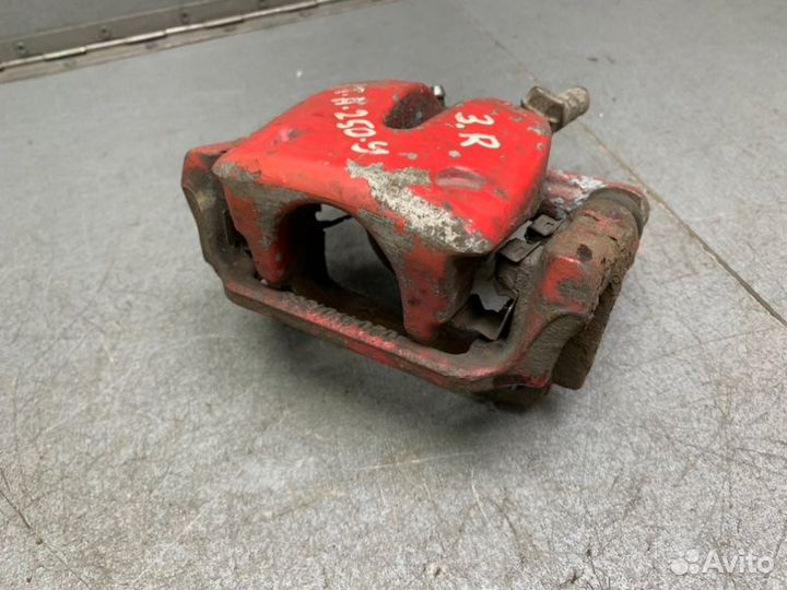 Суппорт задний правый Toyota Avensis T250