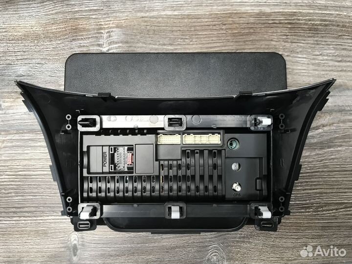 Магнитола на Hyundai i30 с камерой заднего вида