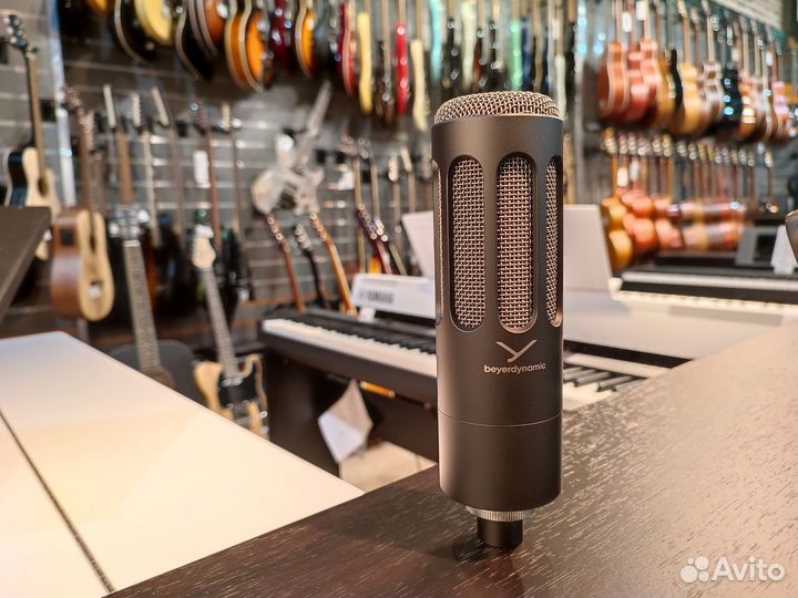 Студийный конденсаторный микрофон Beyerdynamic M70