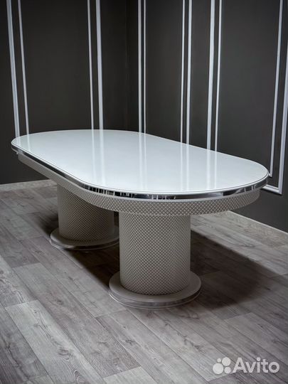 Стул / В наличии стулья