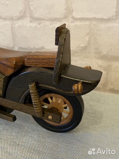 Модель мотоцикла из дерева, винтаж