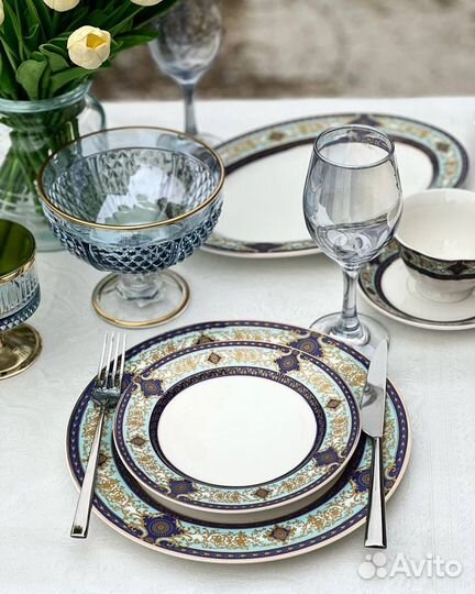 Набор столовой посуды. Столовый сервиз