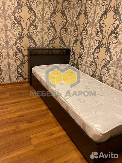 Кровать односпальная с матрасом