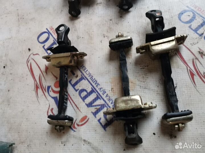 Ограничитель двери Geely MK I (2006—2013)