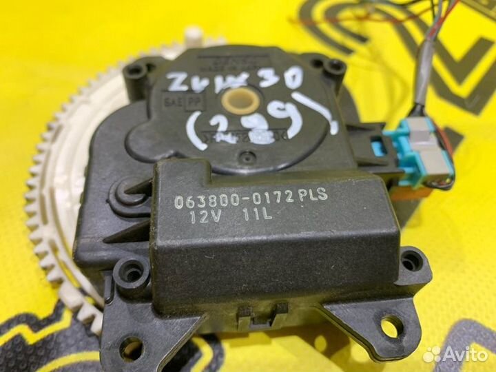 Сервопривод заслонки печки Toyota Prius ZVW30