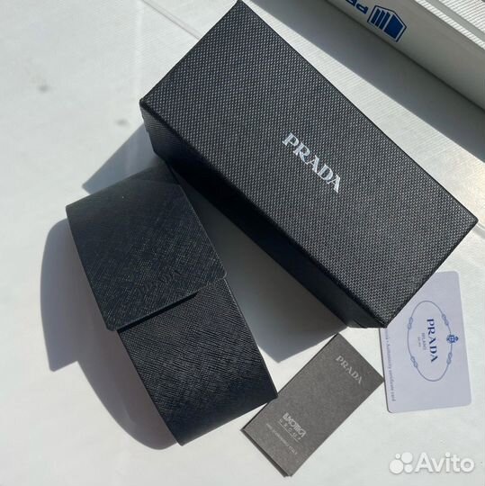 Солнцезащитные очки женские prada