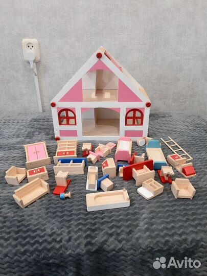 Игрушечный домик (дерево)