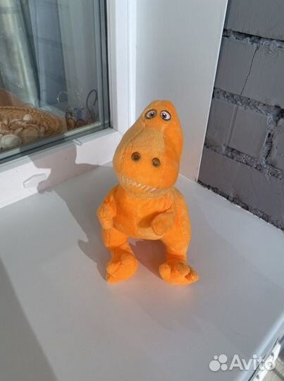 Динозавр плюшевый