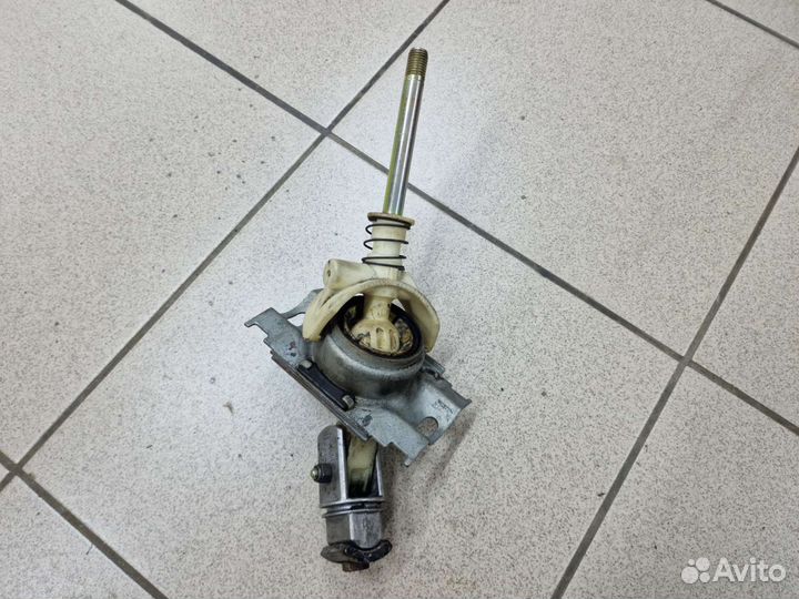 Кранштейн кулисы оригинал Audi 80 B3/B4, 100/A6 C4