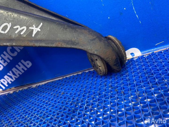 Рычаг передней подвески Audi 80 седан 1991