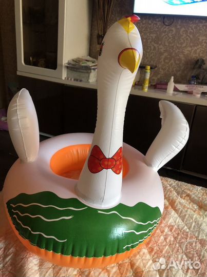 Надувной лебедь