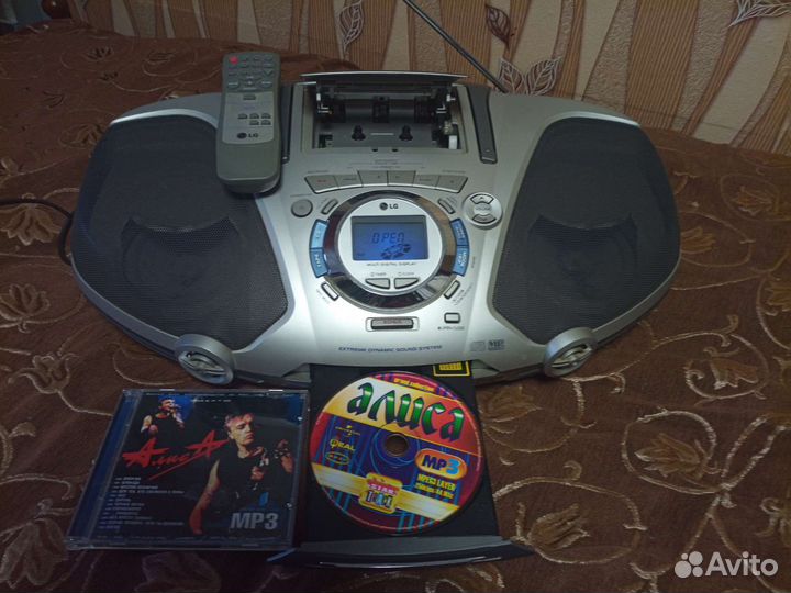 Портативная магнитола LG lpc-lm735x