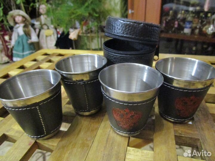 Стопки в кожаном чехле