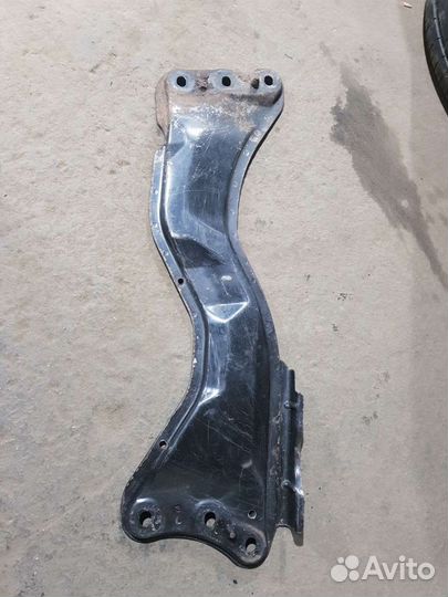 Балка подмоторная mazda 626