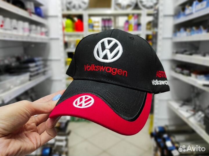 Бейсболка Volkswagen, черная с красным
