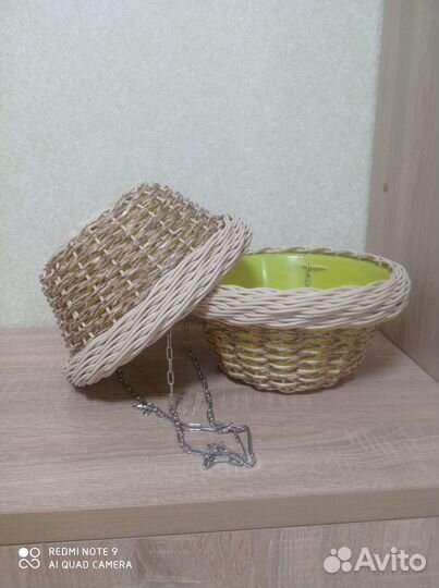 Кашпо подвесное светлое из ротанга