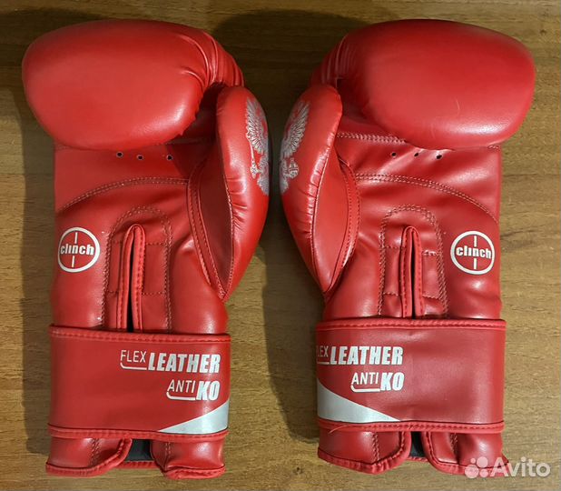 Боксерские перчатки clinch