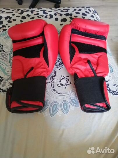 Боксерские перчатки