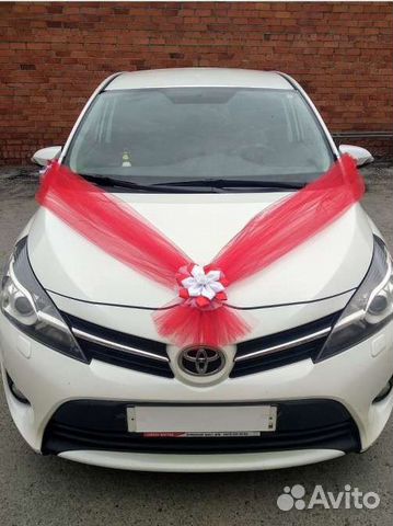 Свадебное украшение на машину