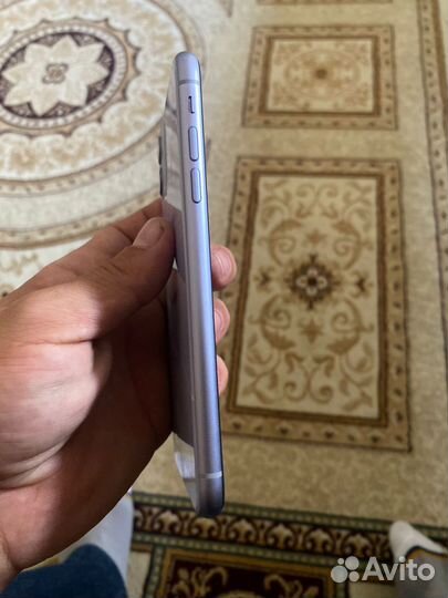 Телефон iPhone 11