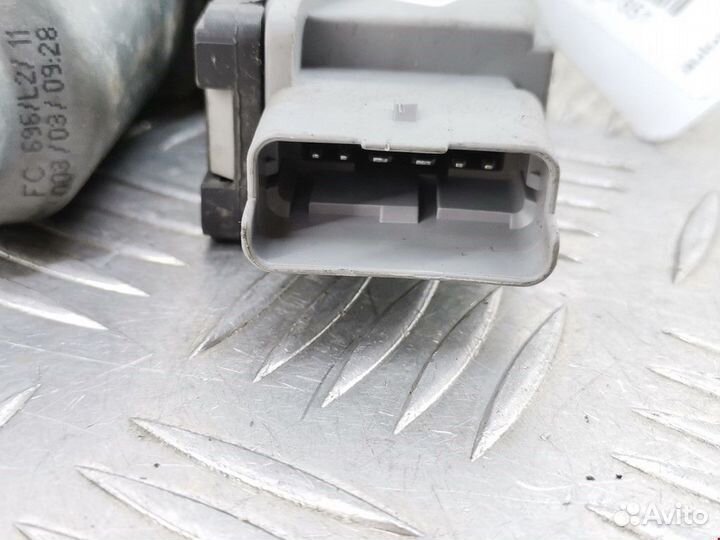 Моторчик стеклоподъемника Peugeot 307 2003