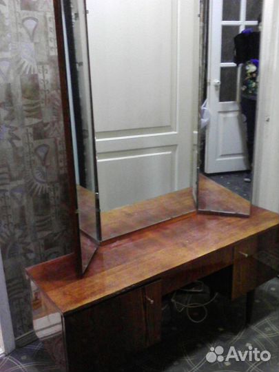 Трюмо с зеркалом